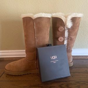 Ugg’s with buttons and cleaning kit included!